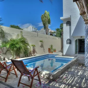5br-beautiful-home-in-downtown-cancun-10min-beach.quintano-roohotels.com/
